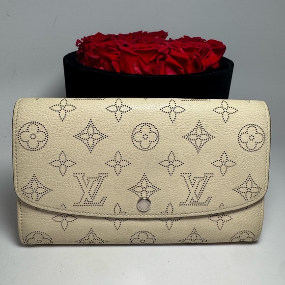 Louis Vuitton Mahina Perforated Monogram Leather Ivory Wallet - Picture 1 of 15
